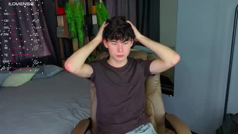 Snapshot of cute_mikex chatting on October 17, 7:01 am Mike online show from October 17, 7:01 am
