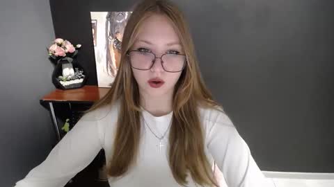 Snapshot of cute_minx chatting on October 26, 7:42 am Veronica online show from October 26, 7:42 am
