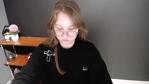 Snapshot of cute_minx chatting on February 25, 7:20 am Veronica online show from February 25, 7:20 am
