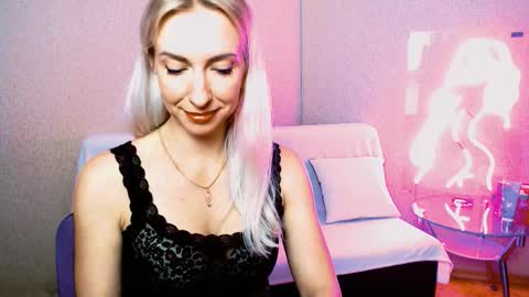 cute_smile_shy online show from November 6, 8:45 pm