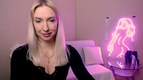 cute_smile_shy online show from January 14, 8:28 pm