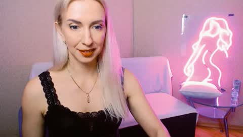 cute_smile_shy online show from November 18, 9:07 pm