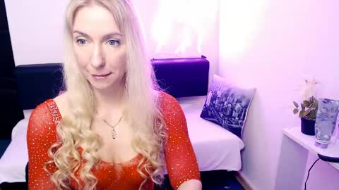 cute_smile_shy online show from May 5, 8:36 pm