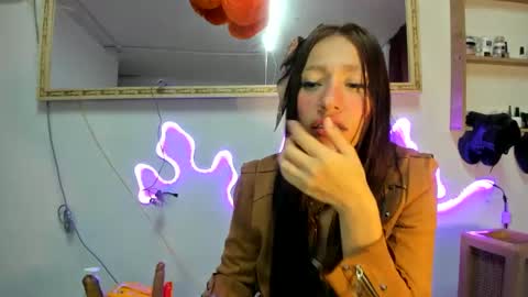 Snapshot of cute_zoe1 chatting on February 21, 10:48 pm cute_zoe1 online show from February 21, 10:48 pm