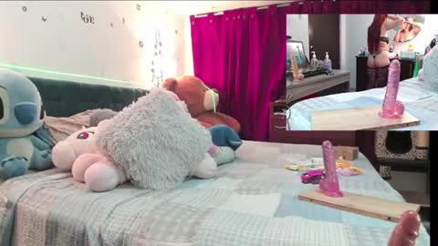 Snapshot of cute_zoe1 chatting on September 12, 1:40 am cute_zoe1 online show from September 12, 1:40 am