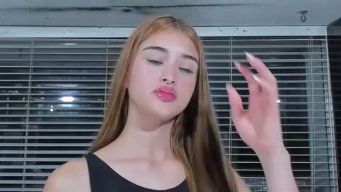 WANNA SEE MORE OF TWINS              online show from February 18, 4:37 am