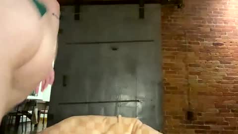 Snapshot of cuteballoons chatting on February 14, 12:19 am CuteBalloons online show from February 14, 12:19 am