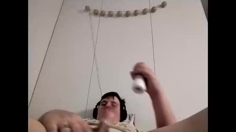 CuteguyBWC92 online show from December 16, 5:03 am