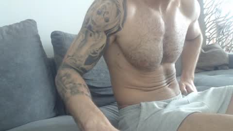 cuteeboy online show from April 8, 7:33 am