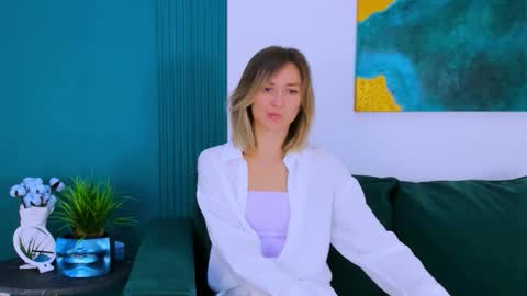 cutemirage online show from October 3, 3:31 pm