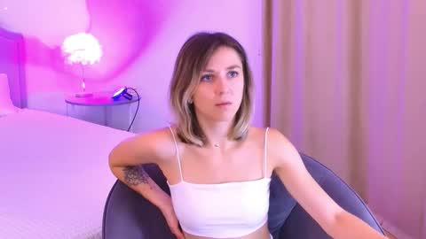 cutemirage online show from October 15, 3:02 pm