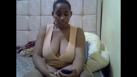 cutestebony1 online show from October 7, 1:23 am