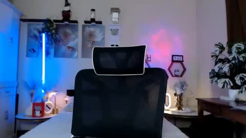 Neil Taylor online show from February 18, 12:54 am