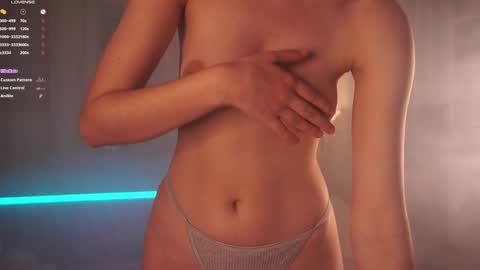 Maya  online show from December 25, 11:53 pm