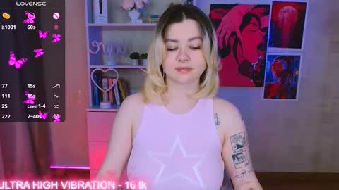 Snapshot of cutie_mili chatting on March 3, 7:10 am mili online show from March 3, 7:10 am