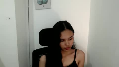 cutiee_lily2 online show from May 15, 9:18 am