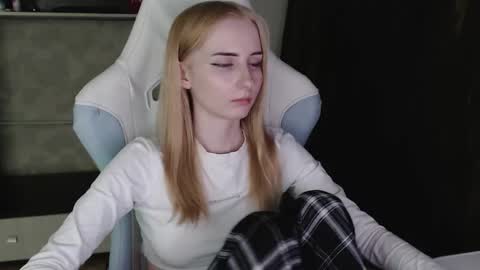 Cutti Crystal online show from March 10, 2:32 pm