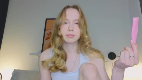Snapshot of cuute_angell chatting on October 19, 5:28 pm Virginia See you on Sunday online show from October 19, 5:28 pm