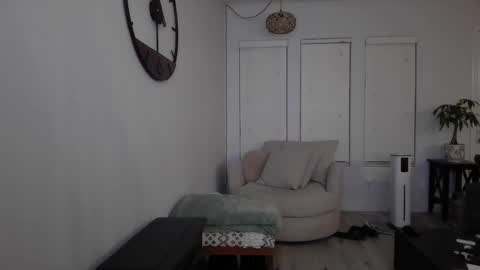 cwbym online show from December 21, 6:53 am