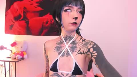 Snapshot of cyberia____________________ chatting on October 19, 3:44 am cel I am independent Help me reach 200 thumbs up uwu online show from October 19, 3:44 am