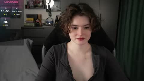 Helen Blossom online show from May 5, 1:50 pm