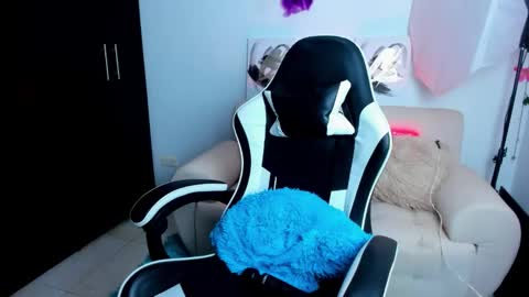 Ailyn  online show from November 29, 4:42 am