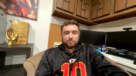 Snapshot of daddydic120402 chatting on October 23, 4:03 am daddydic120402 online show from October 23, 4:03 am