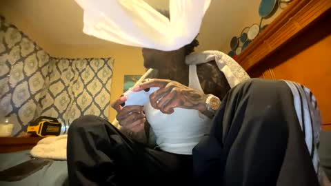 sexy tatted king bbc online show from April 18, 10:43 pm