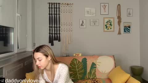 Snapshot of daddyonlyloveme chatting on October 21, 8:23 pm Zoe online show from October 21, 8:23 pm