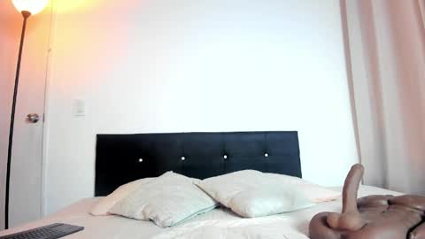 Daila Smith  online show from April 3, 8:54 am