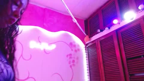 Snapshot of daina_flower chatting on October 5, 3:59 am DAINA online show from October 5, 3:59 am