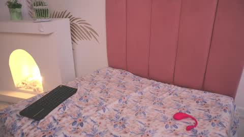 Lauren            online show from March 6, 3:45 pm