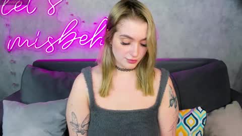 Viickie online show from April 8, 9:34 am