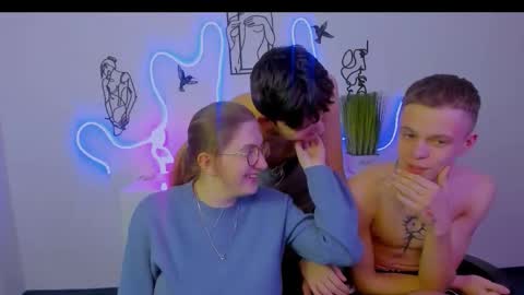 Little Di online show from February 7, 3:20 am