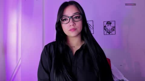 dakostelee1_ online show from March 26, 6:46 pm