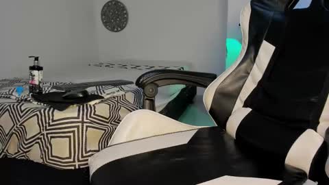 dakota_x18 online show from September 23, 8:59 pm