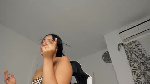 dakota_x18 online show from November 27, 10:50 pm