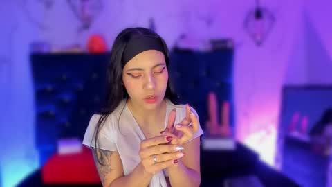 dakotaa_johnson online show from November 15, 6:42 pm