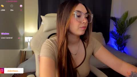 dakottaa__ online show from October 11, 11:30 pm