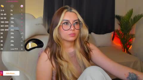 dakottaa__ online show from May 30, 2:10 am
