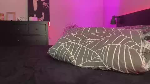 dalmatian_girl online show from December 17, 8:15 pm