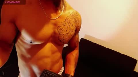 ---Taylor--- online show from December 17, 5:29 am