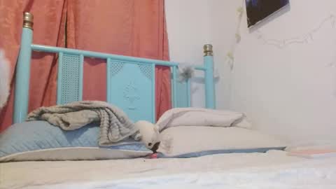 damn_milaa online show from December 23, 6:08 am