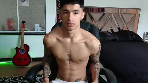 Damon online show from November 16, 7:49 pm