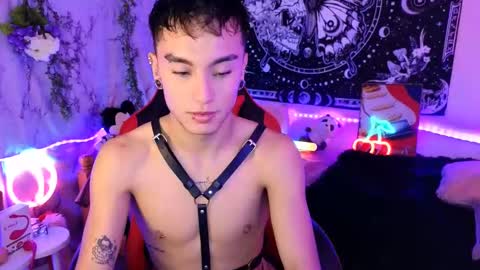 damon_clark_ online show from March 8, 7:09 pm