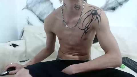 dan_jonson15 online show from October 31, 11:49 pm