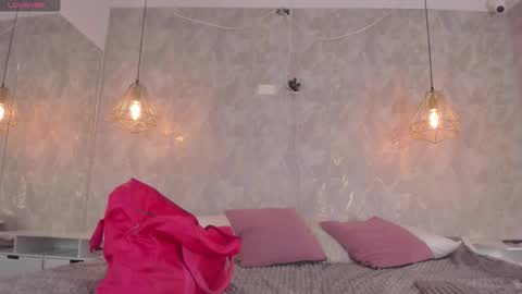    online show from November 25, 8:51 pm