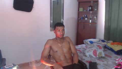 dani_brown19 online show from May 2, 5:08 pm