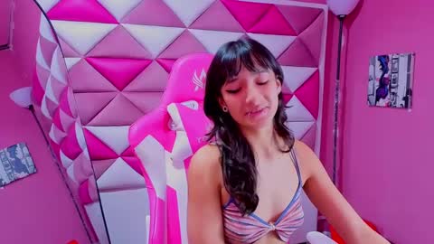 Snapshot of dani_dream chatting on October 6, 2:35 pm dani_dream online show from October 6, 2:35 pm