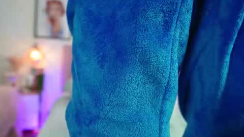   online show from September 30, 7:02 pm